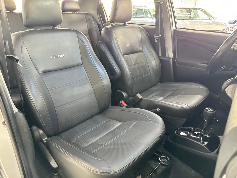 Toyota Etios Platinum 1.5 Automático Flex